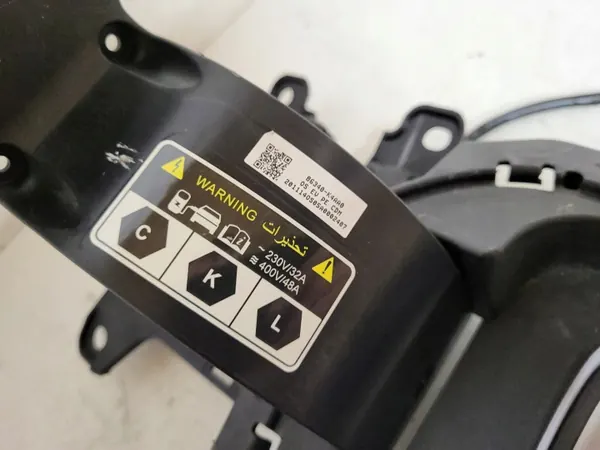 Hyundai Kona 21- Tapa de Toma de Carga Eléctrica OEM 86340-4KAA0 image 3