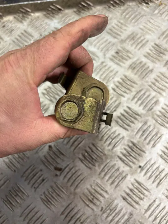 Tornillo Trasero de Trineo Mitsubishi Pajero III OEM image 3