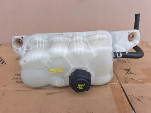Laajennussäiliö OEM 21710-1KK0A Nissan Juke 2014 1.5 dCi image 2