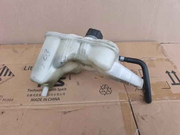 Laajennussäiliö OEM 21710-1KK0A Nissan Juke 2014 1.5 dCi image 3