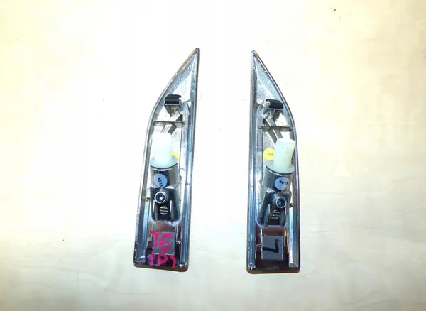 VW T6 Caravelle Multivan 16- Indicadores de Aleta Originais image 4