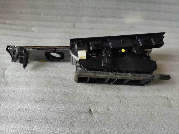 Grelha de ventilação central Audi A6 C6 image 3