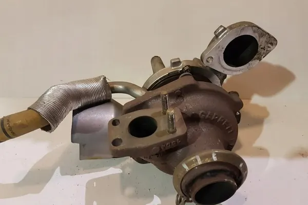 Turbocharger VOLVO V40 CROSS COUNTRY 1.6L diesel image 2