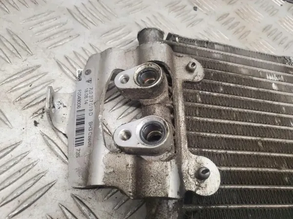 Refroidisseur de boîte Audi OE 7L0317019D d'occasion image 9