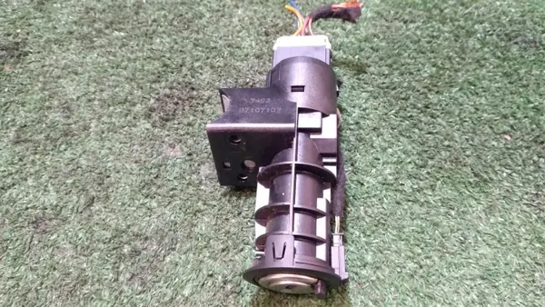 FIAT OEM Ignition Switch for Punto 2 FL - Used image 5