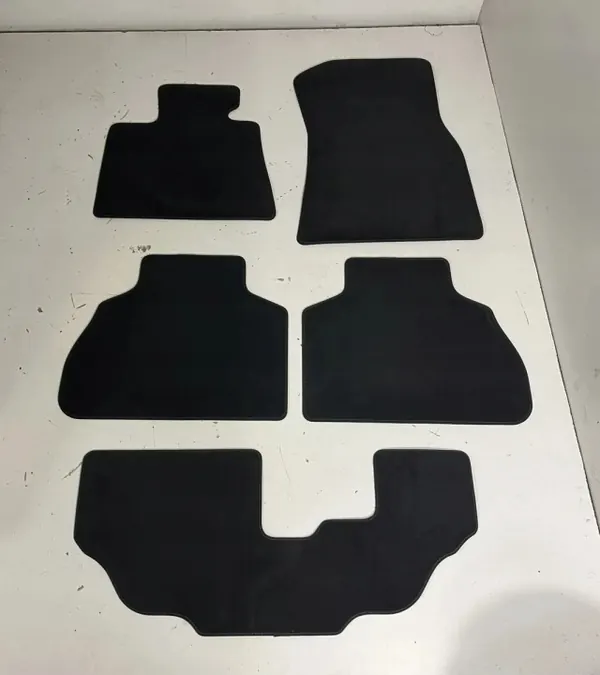 Tapetes auto BMW X7 G07 OEM 5A40B23 - Usado image 2