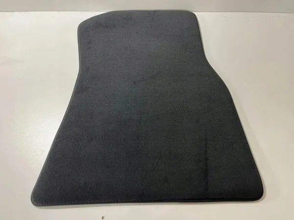 Tapetes auto BMW X7 G07 OEM 5A40B23 - Usado image 4