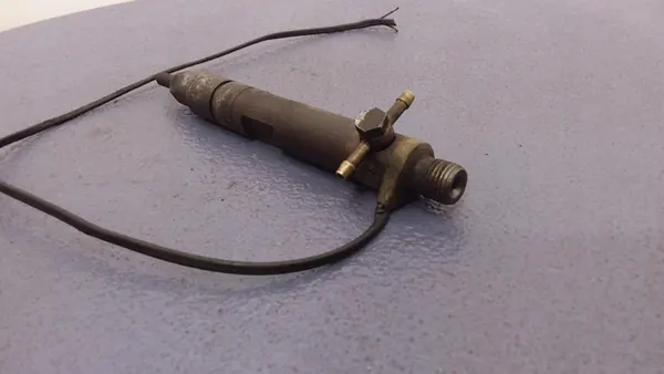 Iniettore VW Transporter T4 2.5 TDI 074130202A image 3