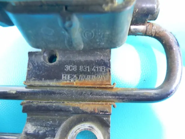 Vänster Framdörrsbeslag VW Passat CC image 5