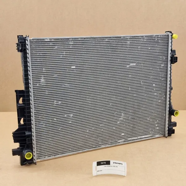 Radiateur d'eau OEM 32138766 pour Volvo XC60 II image 2