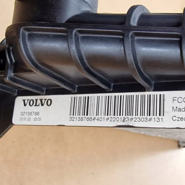 Radiateur d'eau OEM 32138766 pour Volvo XC60 II image 4