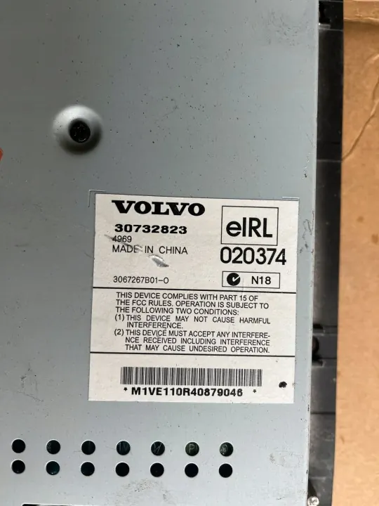 OEM 30732823 radion vahvistinmoduuli Volvo S40 II/V50 image 4
