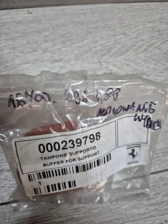 Soporte de escape Ferrari 296/488 OEM 239798 - Usado image 3