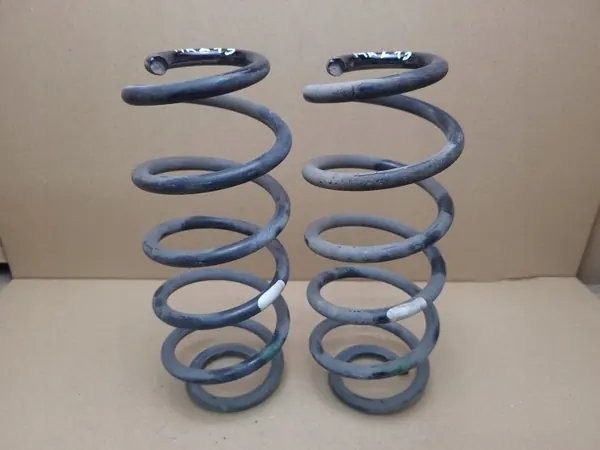 SKU24721 Achtervering Set voor Toyota Prius Plus 2012 image 2