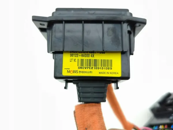 Hyundai Kona USB-poort OEM 96122K4000 - Gebruikt image 8