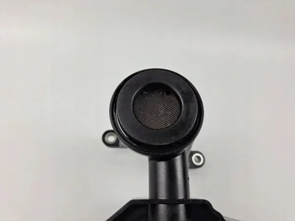 Volvo Öl-Einfüllstutzen OEM 7G9N6617AA - Gebraucht image 5