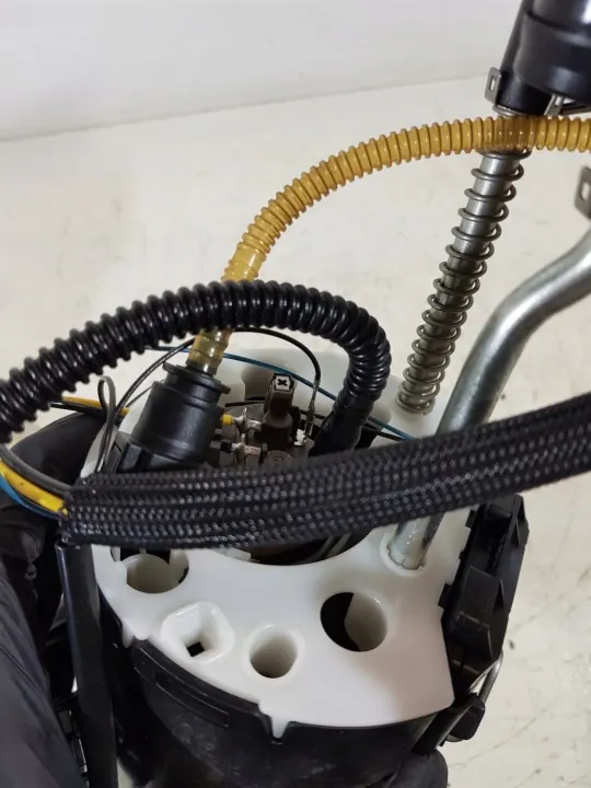 Volvo Bränslepump OEM 31274616 för V70 XC70 XC60 image 7