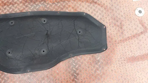 Motorhuvudisolering BMW X1 F48 image 7