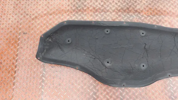 Motorhuvudisolering BMW X1 F48 image 9