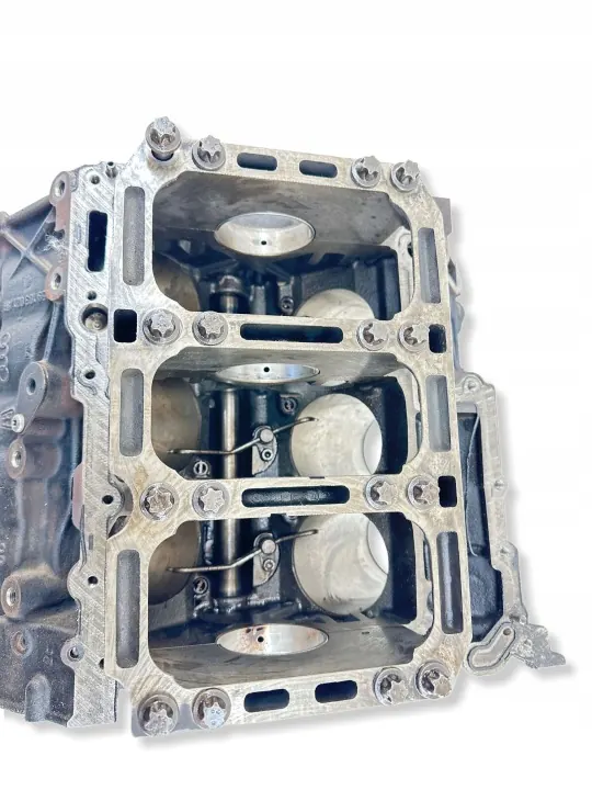 Moottorilohko OEM 059103021AR Audi A6 C6 3.0 TDI image 5