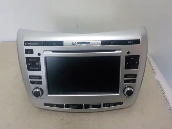Lancia Delta III fabrieksradio OEM 735536672 image 2