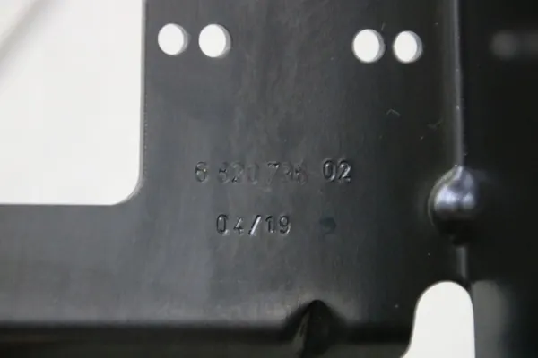 Support de pompe à eau OEM 6820736 pour BMW G20 G21 image 3