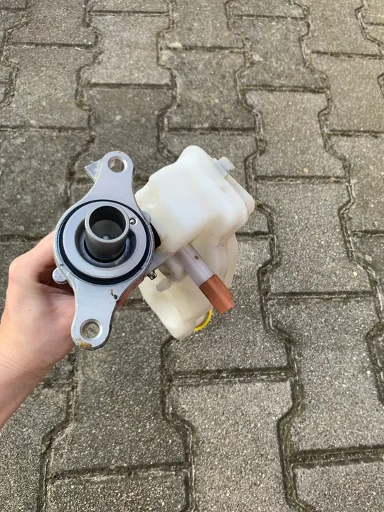 CITROEN C4 CACTUS remcilinder 4601R7 image 3