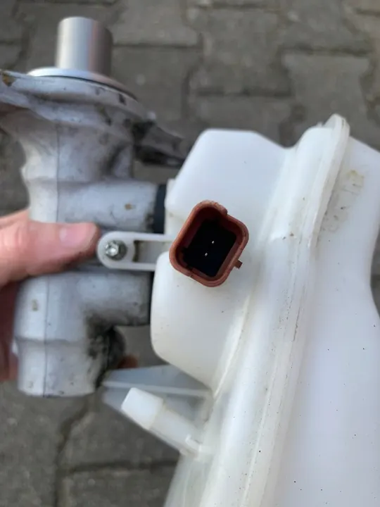 CITROEN C4 CACTUS remcilinder 4601R7 image 4