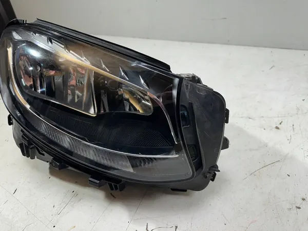 Rechter Voorlamp Mercedes GLC 253 A2538200261 image 2