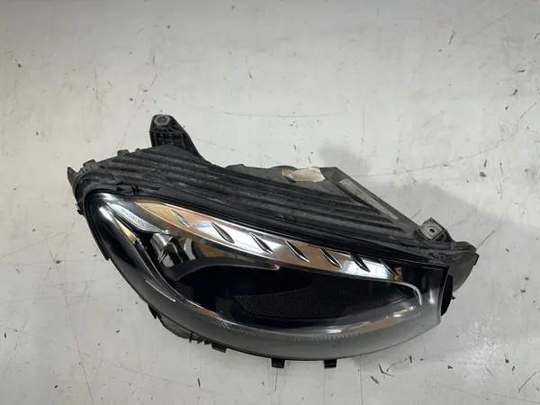 Rechter Voorlamp Mercedes GLC 253 A2538200261 image 7