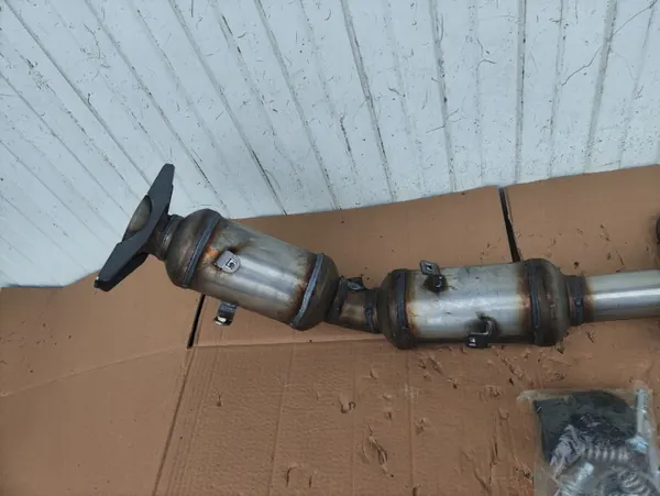Catalyseur Toyota OEM 100000 - Auris II 1.8 Hybride image 3