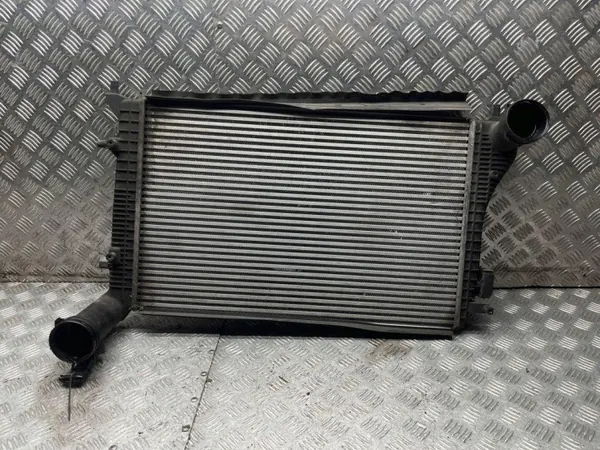 Radiateur d'intercooler OEM 1K0121345E pour VW Touran 1.6L image 2