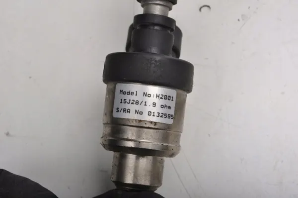 Audi A3 8L LPG Einspritzschiene OEM 67R-010213 image 3