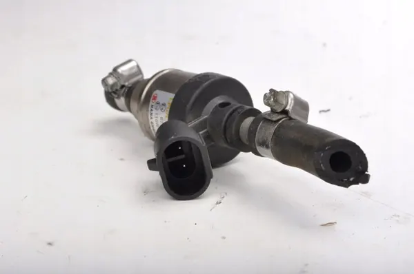 Audi A3 8L LPG Einspritzschiene OEM 67R-010213 image 4