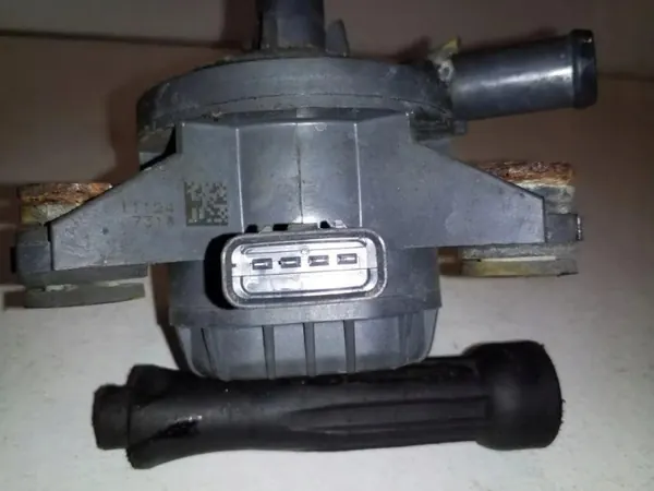 Vesipumpun moottori OEM G904047090 Lexus CT Hybridille image 3