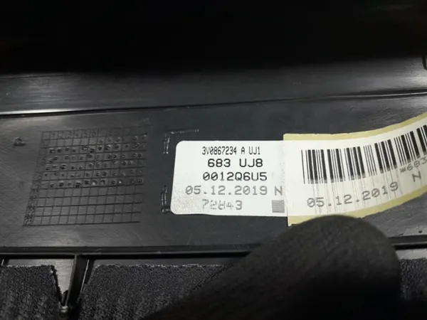 Cubrepilar A derecho Skoda Superb III OEM 3V0867234A image 3