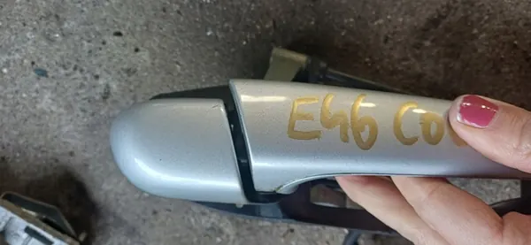 Mão da porta dianteira direita BMW E46 Coupe image 2