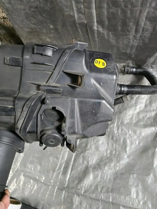 Audi Ilmansuodatin Kotelo OEM 4E0129620 A8 D3 4.2 V8 image 2
