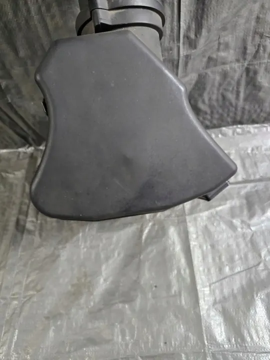 Audi Ilmansuodatin Kotelo OEM 4E0129620 A8 D3 4.2 V8 image 3