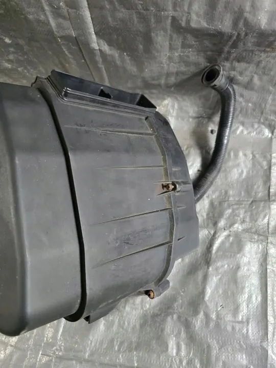 Audi Ilmansuodatin Kotelo OEM 4E0129620 A8 D3 4.2 V8 image 4