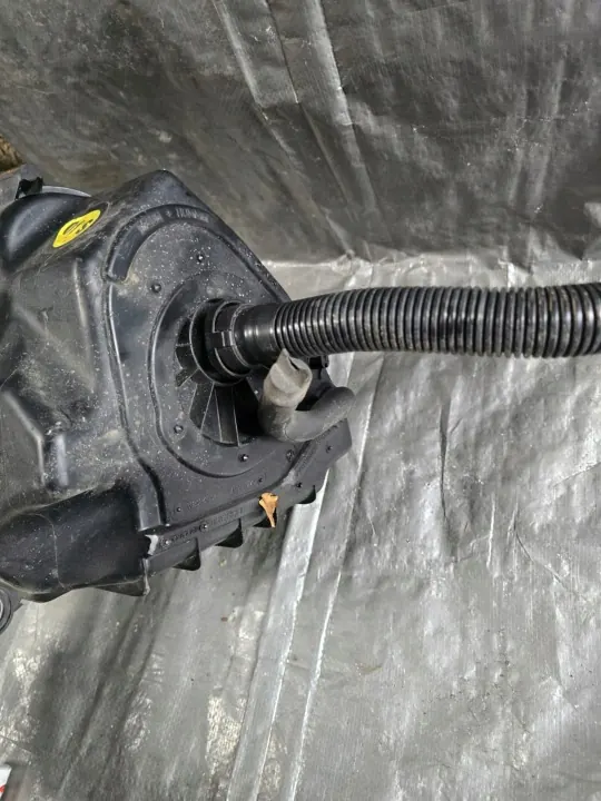 Audi Ilmansuodatin Kotelo OEM 4E0129620 A8 D3 4.2 V8 image 5