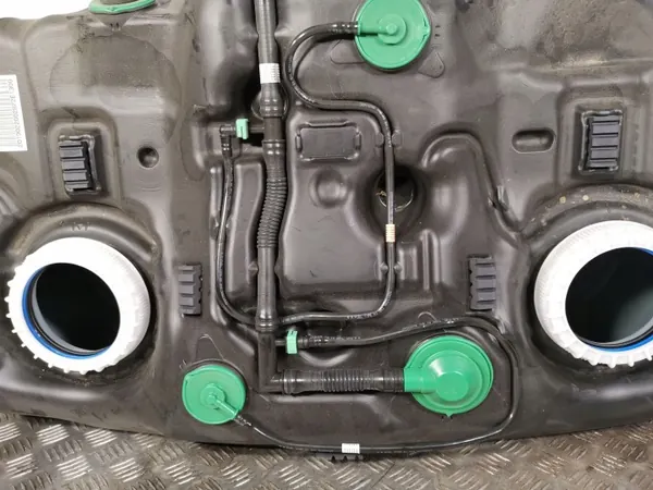Depósito combustible Subaru Forester OEM FBZ14886 - Usado image 3