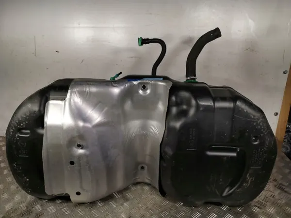Depósito combustible Subaru Forester OEM FBZ14886 - Usado image 5