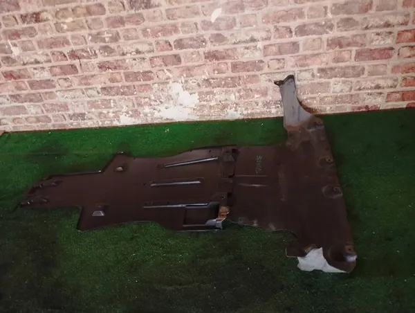 Motorhuv VW Touareg II 2010-2018 7P0825285 image 2