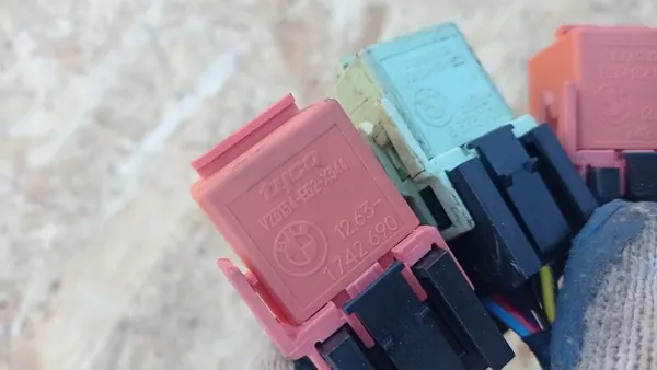 Fiação de relés de suspensão BMW E60 E61 1742690 image 4