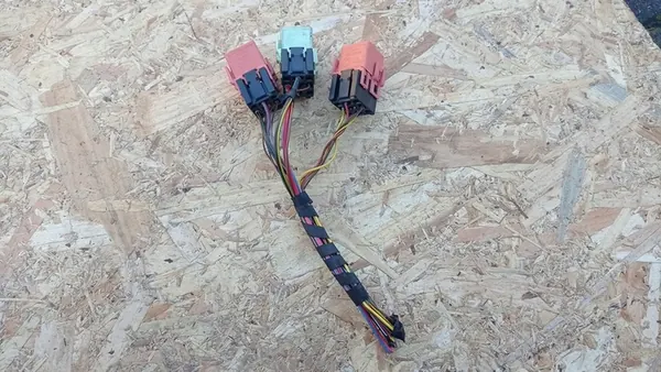 Fiação de relés de suspensão BMW E60 E61 1742690 image 6