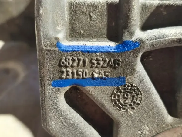 Jeep Wrangler JL Motorfäste OEM 68271532AB image 3