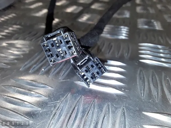 Takaluukun tukijalat Audi Q3 2018 8U0827851 image 2