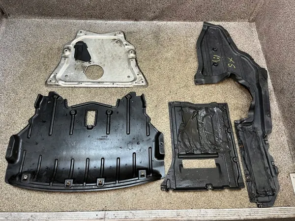 BMW X5 E70 moottorin alasuojus OEM 8037195 image 2