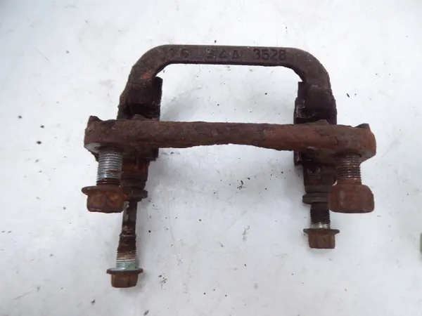 Nissan Qashqai I J10 Achterste linker remklauwbeugel 2.0 16V OEM image 2